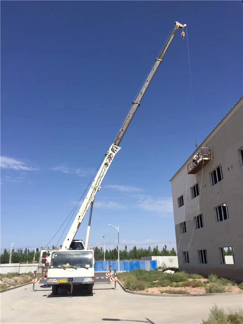 南海区“轻装强干”—— 吊车的 “轻量化臂架” 技术